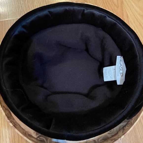 Headslip black hat with bow - Picture 4 of 15